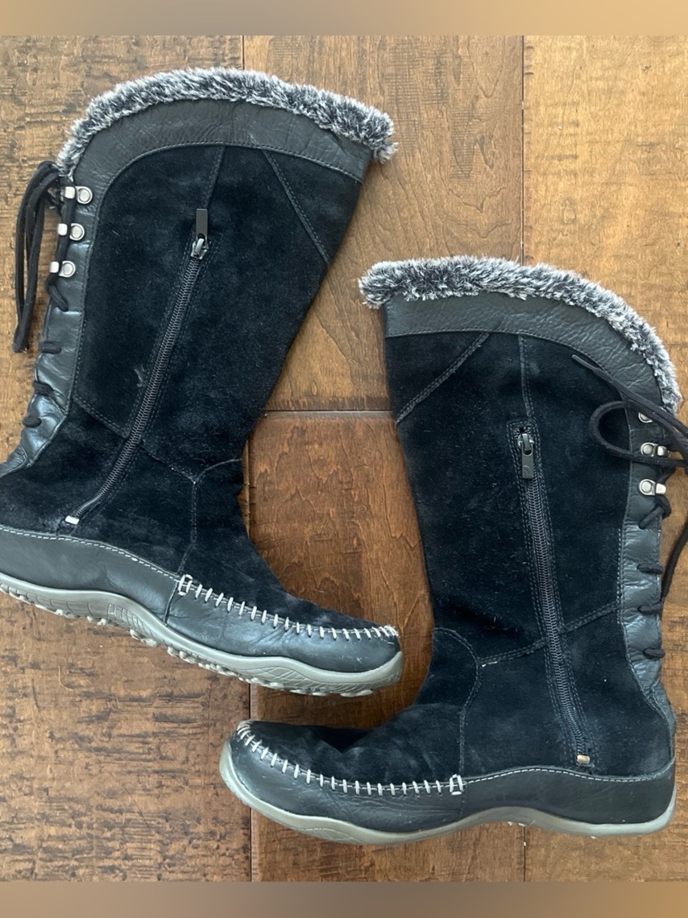 The North Face Janey waterproof moccasin style black suede winter boots Sz. 9